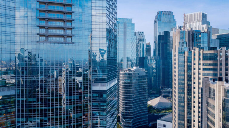office-buildling-in-metropolitan-downtown